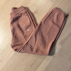 Nike Women’s Sweatpants in Dusty Pink